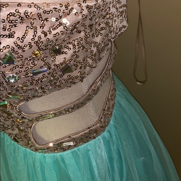 Juniors formal dress - Picture 3 of 4